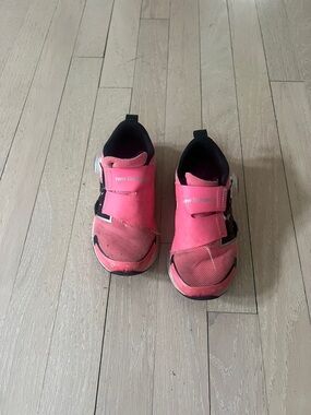 New Balance Dynasoft Kids Pink Athletic Sneakers with Hook-and-Loop Straps